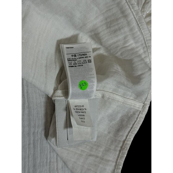 Gap Size M Womens White Sleeveless Top With Metallic Threading  Ruffle neckline - Picture 6 of 10